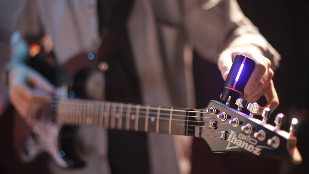 Tune Your Guitar Robotically with Roadie
